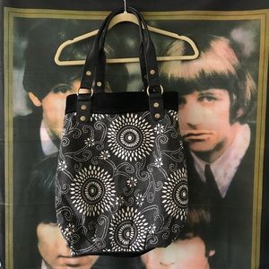 Lucky Brand large gray and white purse/bag👜